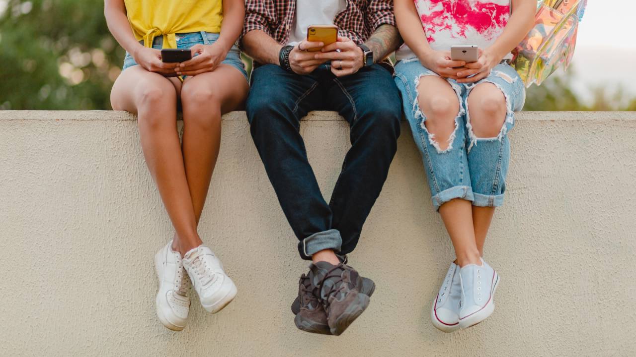 Social media a 10-11 anni, voti più bassi: lo studio su 5.227 studenti italiani