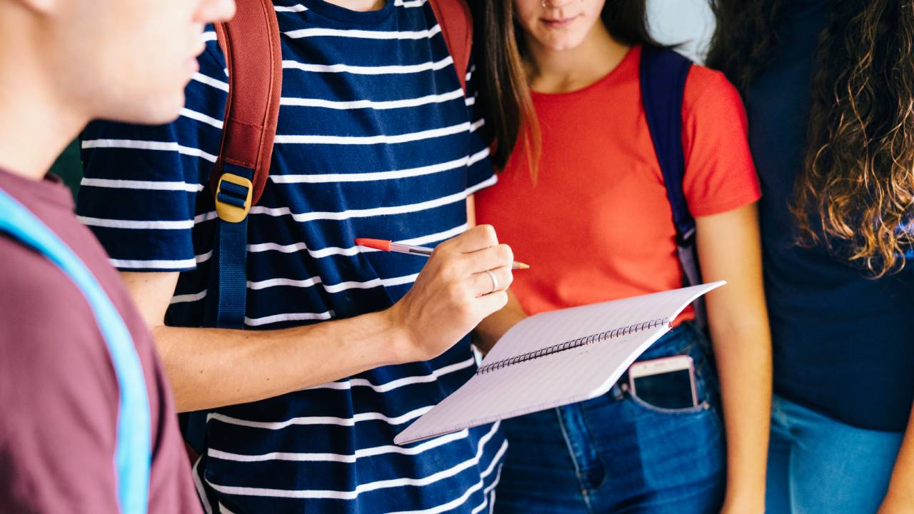 Inserimento potenziato nei licei milanesi: team building, laboratori e recupero competenze