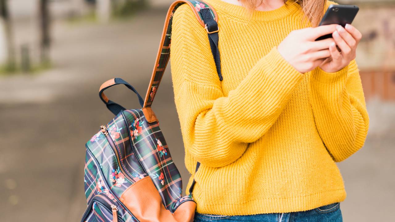 Messico vieta gli smartphone in classe: dal 3 novembre telefoni nello zaino alle elementari e medie