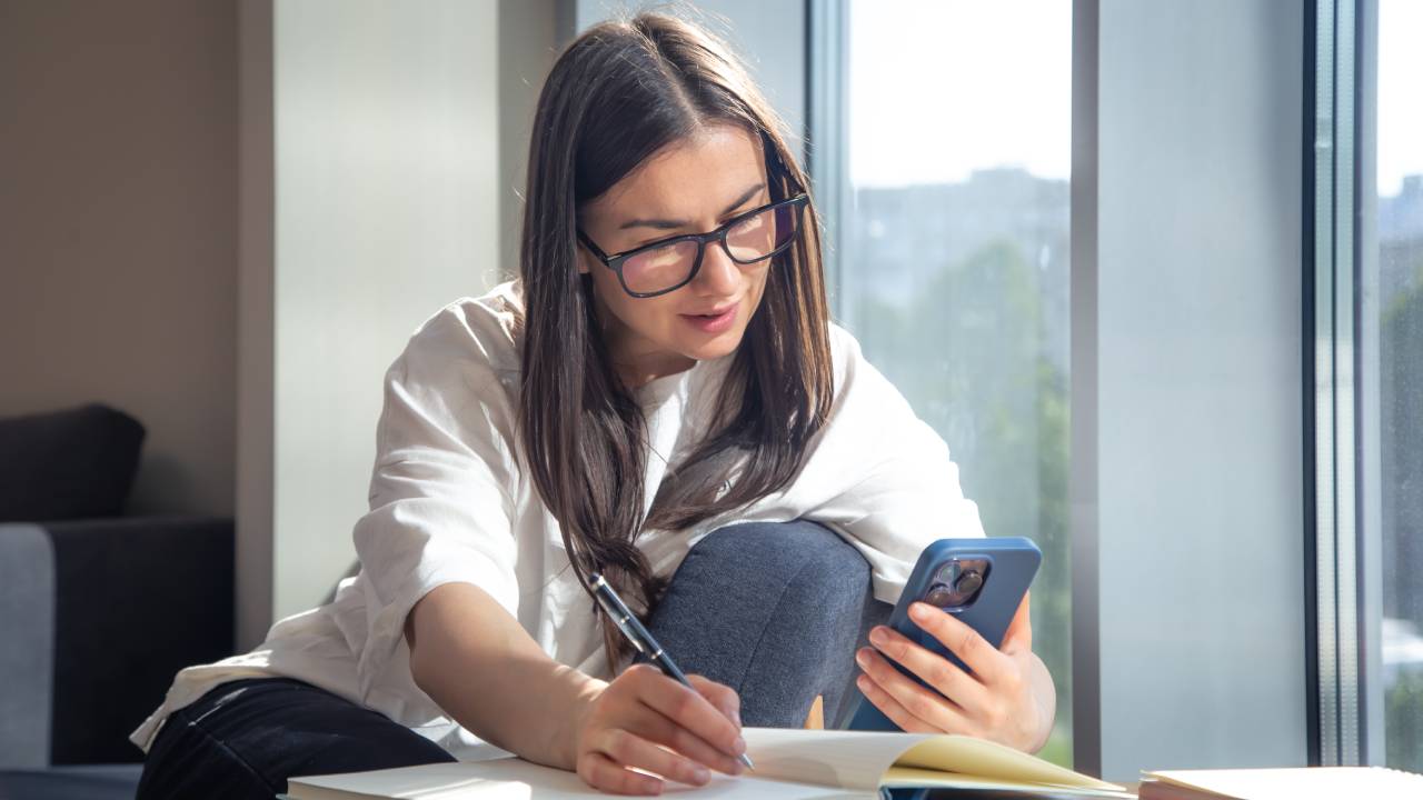 Semestre Aperto 2026, medicina: smartphone e AI guidano lo studio anticipato degli studenti