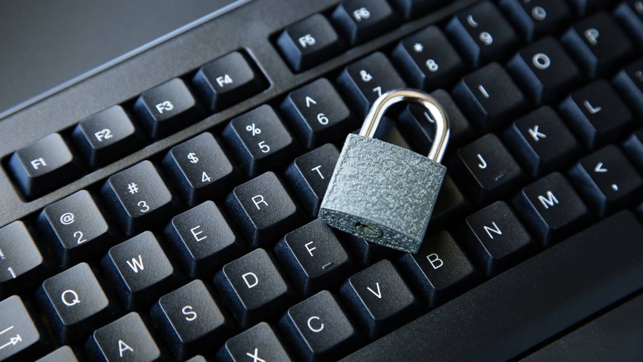 Borse di studio online, il Garante sanziona i dati eccedenti: 8mila euro di multa