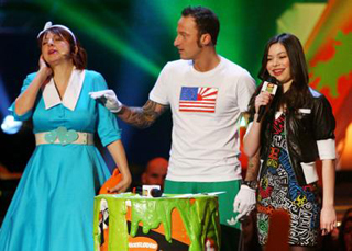 La giovane star con Francesco Facchinetti agli ultimi Nickelodeon's Kids Choice Awards