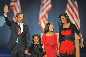 Barack Obama con la moglie Michelle e le figlie