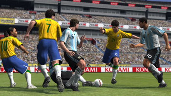 Un'azione di gioco; si possono riconoscere i tre milanisti, Ronaldinho, Kakà e Pato