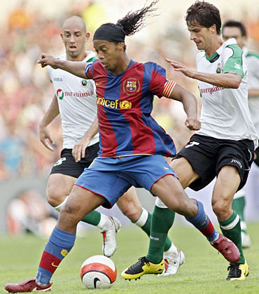 Ronaldinho in una delle poche gare di campionato disputate quest'anno