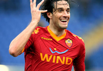 Luca Toni con la maglia della Roma